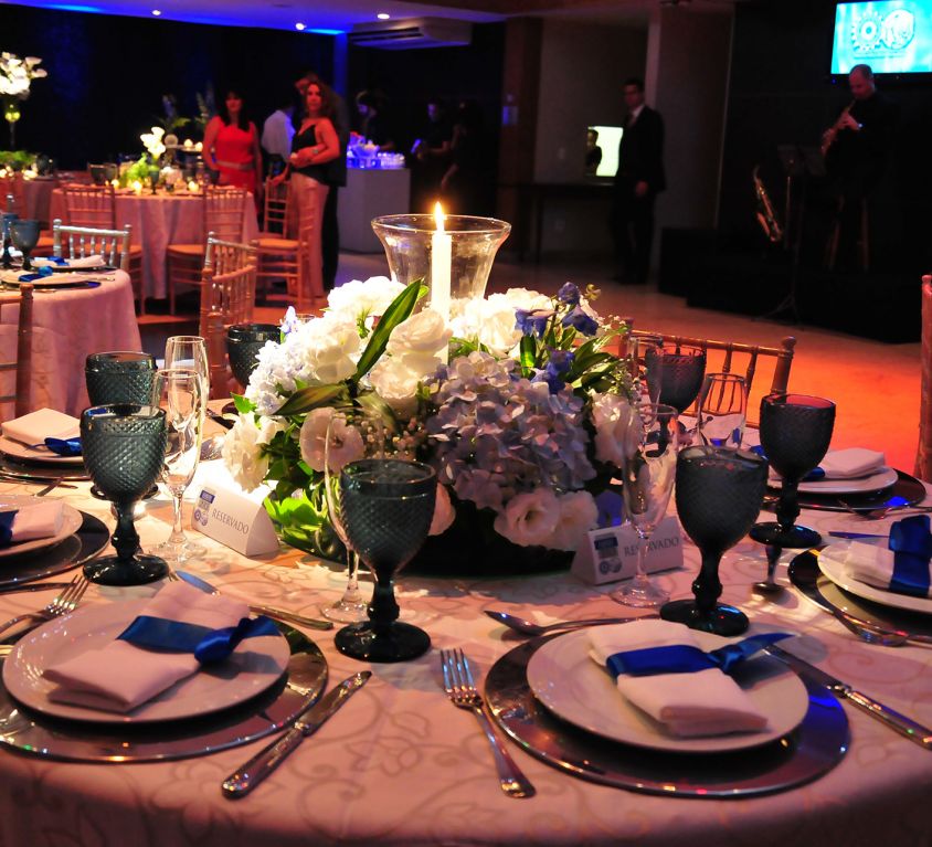 <b>JANTAR DE DIRETORIA</b><br /><br /><i class="fas fa-tag"></i> Confraternização, jantar, entretenimento<br /><br /><i class="fas fa-users"></i> 200 pax